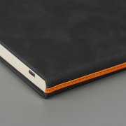 Ежедневник недатированный Muse, черный, формат А5, с оранжевой декоративной полосой, блок в линейку Черный