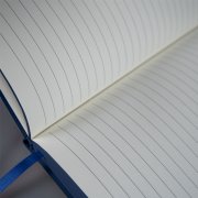 Ежедневник недатированный Solas, формат А5, с магнитом темно-синий, кремовый блок в линейку Темно-синий