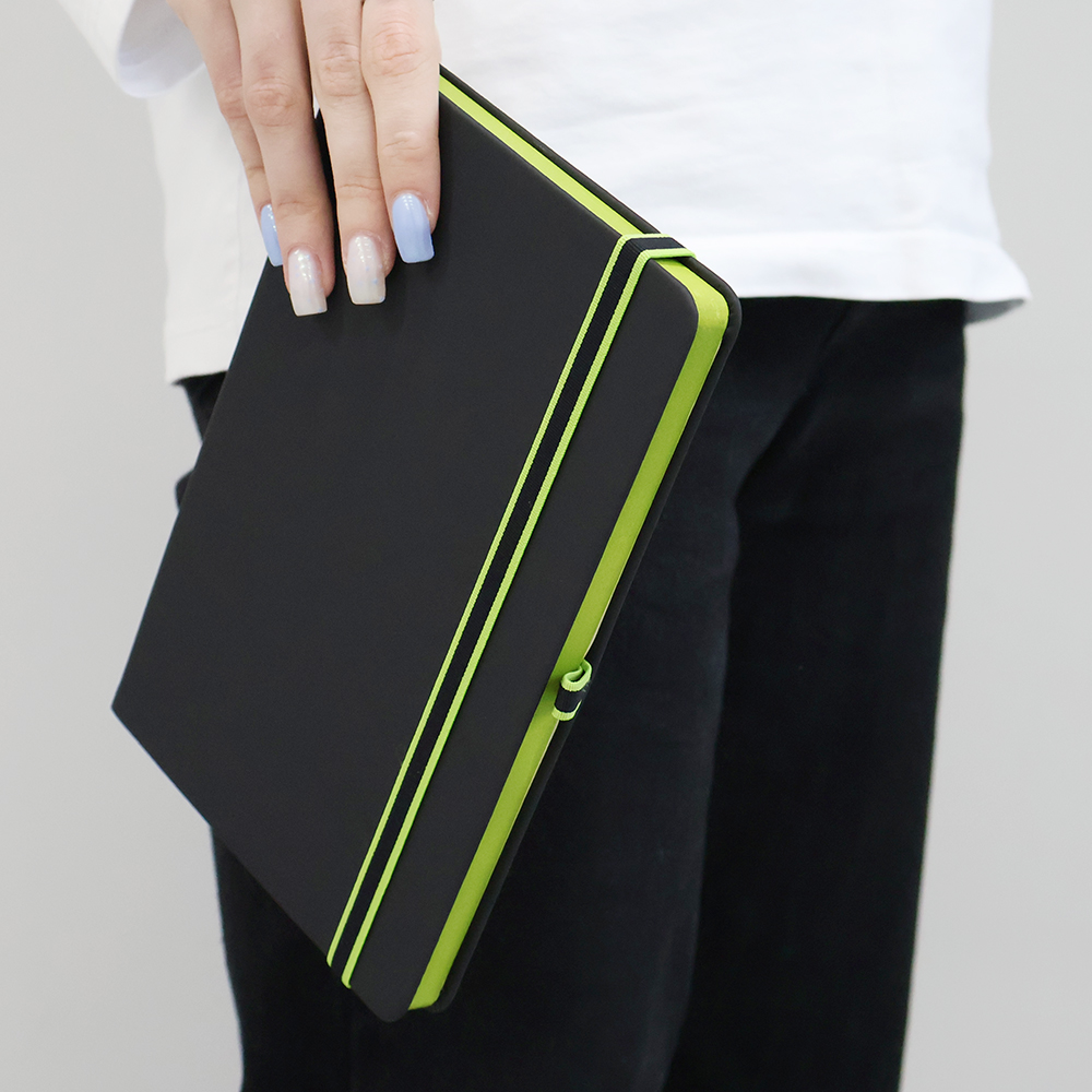 Ежедневник A5 недатированный Sir Lewis в твёрдом переплёте, зелёный кант арт. 51016.27 Ежедневник A5 недатированный Sir Lewis в твёрдом переплёте, зелёный кант арт. 51016.27