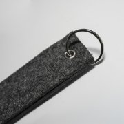 Брелок-ремувка FELTY 12 х 3 см, темно-серый, RPET фетр Темно-серый