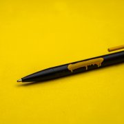 Набор Pininfarina Banksy Метатель цветов: шариковая ручка GrafeeX и блокнот линованный из каменной б