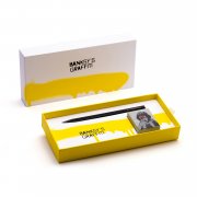 Набор Pininfarina Banksy Lizzy Stardust: карандаш SMART с бетонной подставкой арт. PNFSMBSK Набор Pininfarina Banksy Lizzy Stardust: карандаш SMART с бетонной подставкой арт. PNFSMBSK