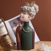 Статуэтка  "Девушка с помадой"  арт. BM079