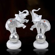 Набор статуэток "Слоны на шарах"
