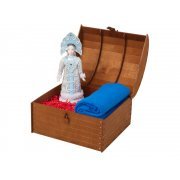 Подарочный набор: кукла фарфоровая, плед флисовый