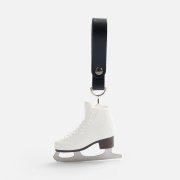 Брелок «Фигурный конек», белый