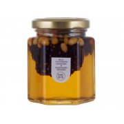 Мед с сосновыми шишками и кедровыми орехами