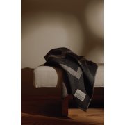 Плед VINGA Monogram из переработанного полиэстера GRS, 170x130 см