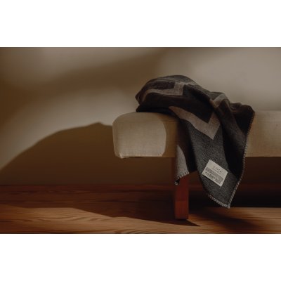 Плед VINGA Monogram из переработанного полиэстера GRS, 170x130 см арт. V4040602