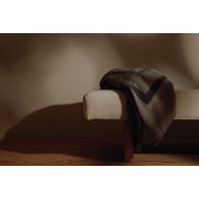 Плед VINGA Monogram из переработанного полиэстера GRS, 170x130 см