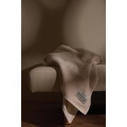 Плед VINGA Monogram из переработанного полиэстера GRS, 170x130 см