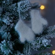 Подвеска на елку «Вьюшка», варежки, белая