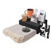 Подарочный набор «Re:Nest» с пледом, кружкой и вареньем