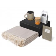 Подарочный набор «Re:y. Nest» с пледом, кружкой и вареньем