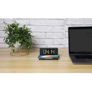 Часы настольные с беспроводным зарядным устройством Pitstop, черные арт. 11879.30 Часы настольные с беспроводным зарядным устройством Pitstop, черные арт. 11879.30