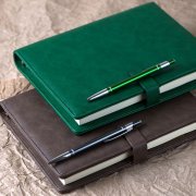 Ежедневник недатированный Coach, B5, коричневый, кремовый блок, подарочная коробка Коричневый арт. 24735/14