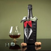 Термочехол на бутылку "Фрак" красный, черный