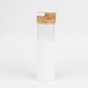 Бутылка стеклянная с силиконовой манжетой и бамбуковой крышкой  Glass, белая арт. 14032.01