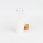 Бутылка стеклянная с силиконовой манжетой и бамбуковой крышкой  Glass, белая арт. 14032.01