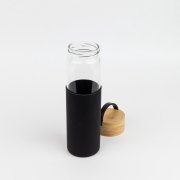 Бутылка стеклянная с силиконовой манжетой и бамбуковой крышкой Glass, черная