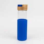 Бутылка стеклянная с силиконовой манжетой и бамбуковой крышкой  Glass, синяя арт. 14032.03