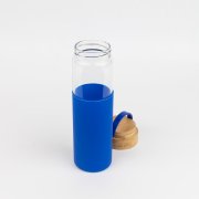 Бутылка стеклянная с силиконовой манжетой и бамбуковой крышкой  Glass, синяя арт. 14032.03