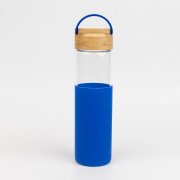 Бутылка стеклянная с силиконовой манжетой и бамбуковой крышкой  Glass, синяя арт. 14032.03