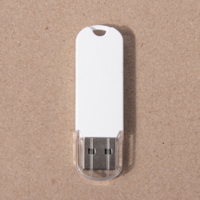 USB flash-карта UNIVERSAL (16Гб), белая, 5,8х1,7х0,6 см, пластик Белый