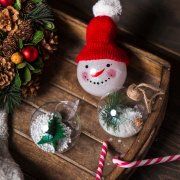 Шар новогодний SNOWMAN ярко-красный