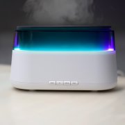Светодиодный USB увлажнитель-ароматизатор Brava с часами с RGB подсветкой, белый арт. 21021.01