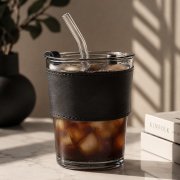 Стакан стеклянный с трубочкой и капхолдером Стакан стеклянный с трубочкой и капхолдером